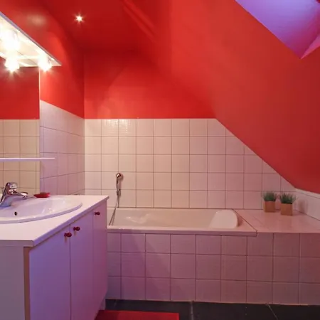 Feriehus Maison Spacieuse Avec Piscine Couverte Et Wifi A - Fr-1-497-46 Laleu (Orne)