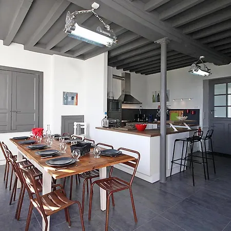 Maison Spacieuse Avec Piscine Couverte Et Wifi A - Fr-1-497-46 Feriehus *