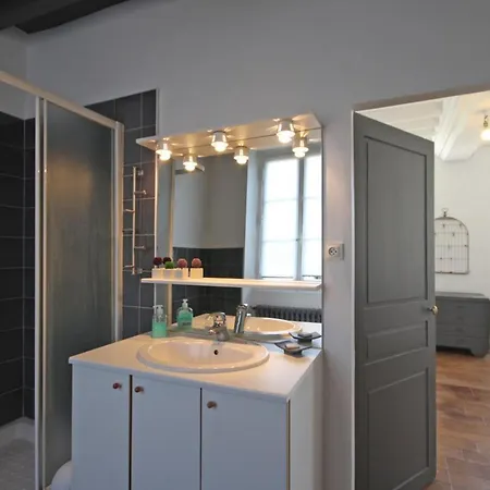 Maison Spacieuse Avec Piscine Couverte Et Wifi A - Fr-1-497-46 *