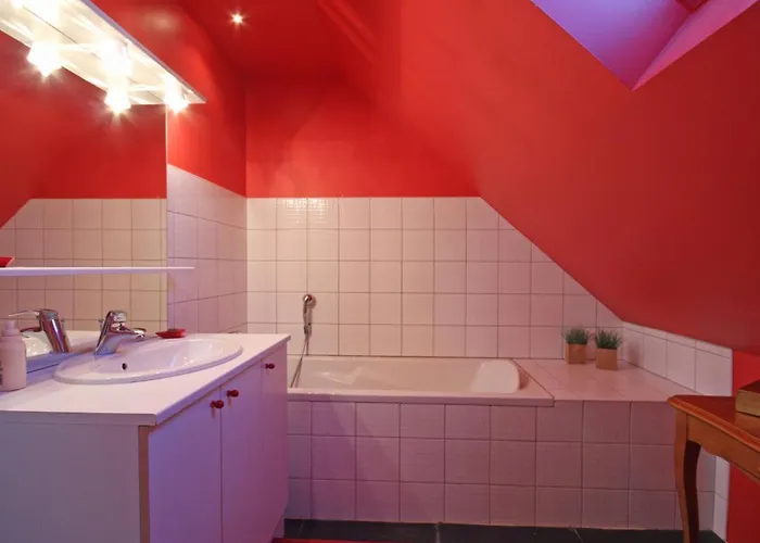 Ferienhaus Maison Spacieuse Avec Piscine Couverte Et Wifi A - Fr-1-497-46 Laleu (Orne)