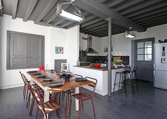 Maison Spacieuse Avec Piscine Couverte Et Wifi A - Fr-1-497-46 Ferienhaus *