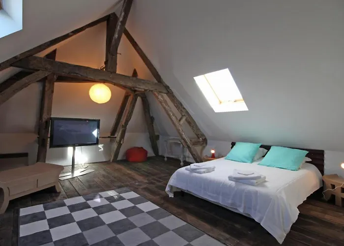 Maison Spacieuse Avec Piscine Couverte Et Wifi A - Fr-1-497-46 *