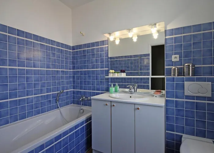 Maison Spacieuse Avec Piscine Couverte Et Wifi A - Fr-1-497-46 Ferienhaus *