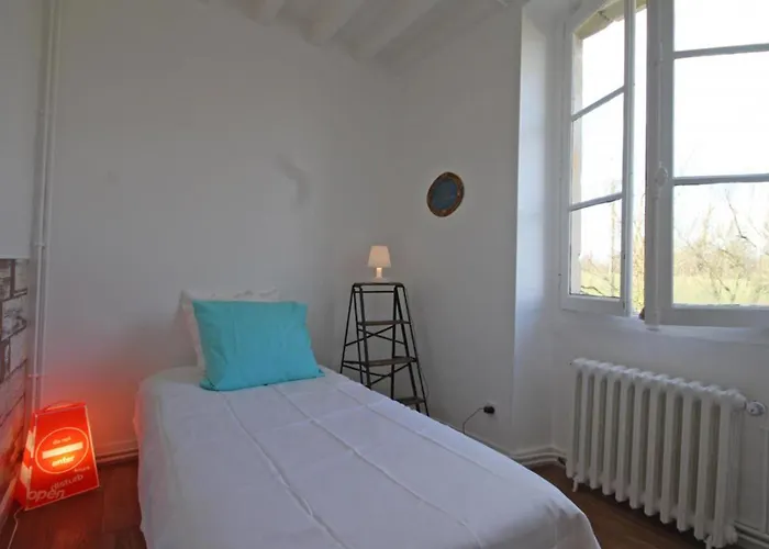 Maison Spacieuse Avec Piscine Couverte Et Wifi A - Fr-1-497-46 * Laleu (Orne)