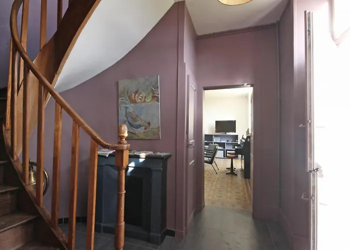 Maison Spacieuse Avec Piscine Couverte Et Wifi A - Fr-1-497-46