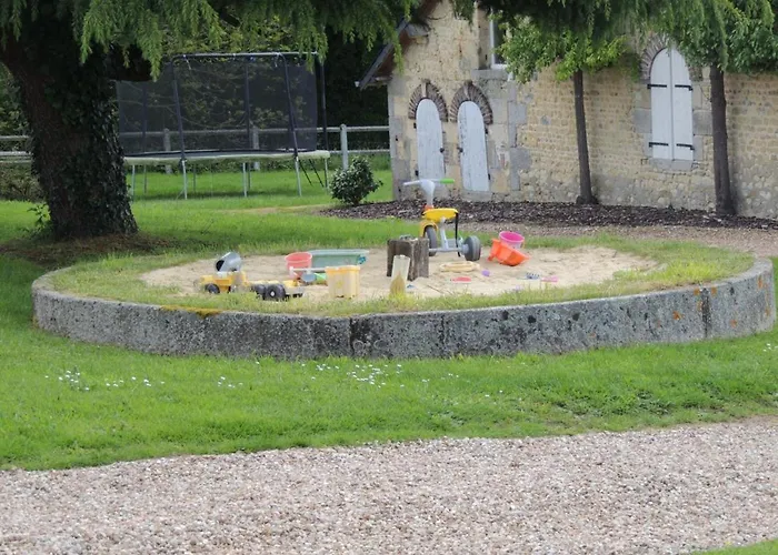 Maison Spacieuse Avec Piscine Couverte Et Wifi A - Fr-1-497-46 *