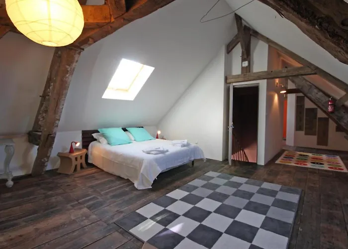 Maison Spacieuse Avec Piscine Couverte Et Wifi A - Fr-1-497-46 Laleu (Orne)