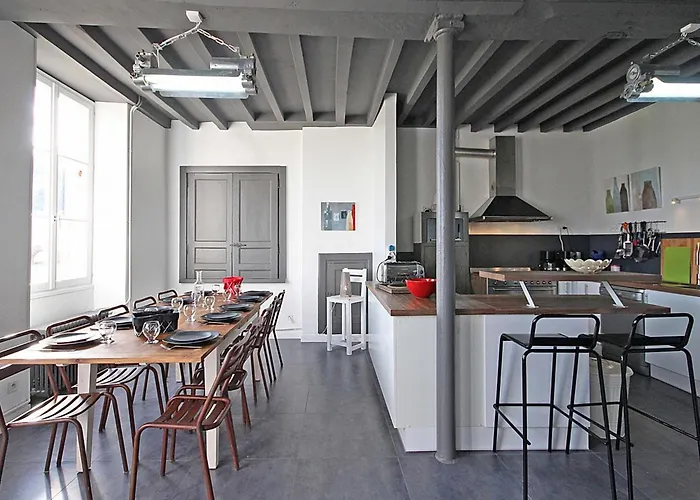 Maison Spacieuse Avec Piscine Couverte Et Wifi A - Fr-1-497-46 * Laleu (Orne)