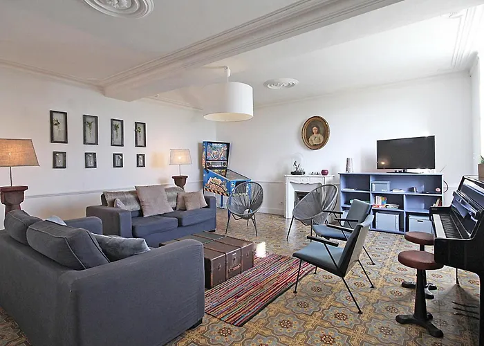 Maison Spacieuse Avec Piscine Couverte Et Wifi A - Fr-1-497-46 Laleu (Orne)